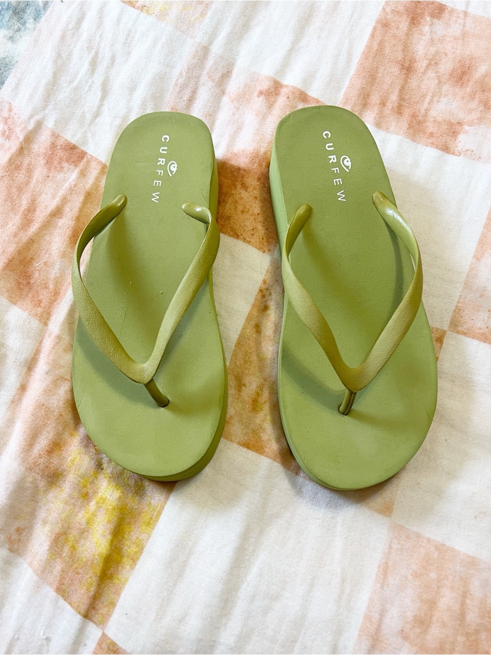 Curfew Olive Green Platform Flip Flop Sandals - Picture 2 of 6